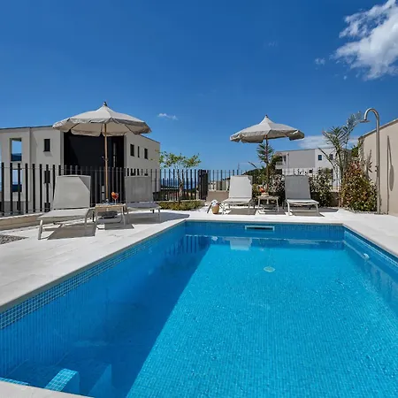 Azure Del Mar -with Heated Pool- Vila