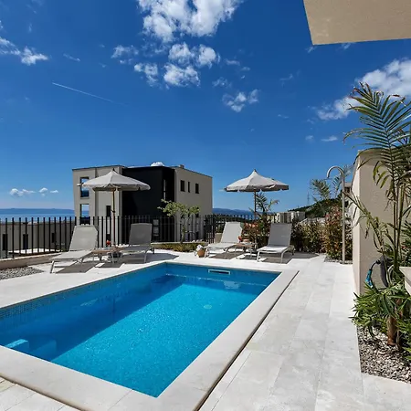 Azure Del Mar -with Heated Pool- Vila Makarská