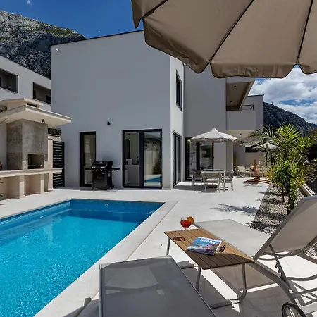 Azure Del Mar Vila