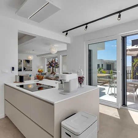 Azure Del Mar -with Heated Pool- *