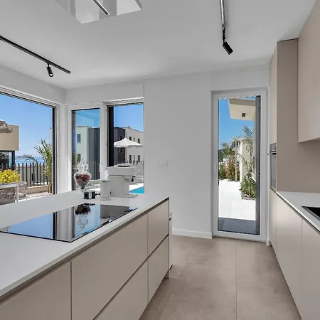 Azure Del Mar -with Heated Pool- *