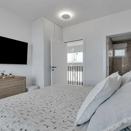 Vila Azure Del Mar -with Heated Pool-